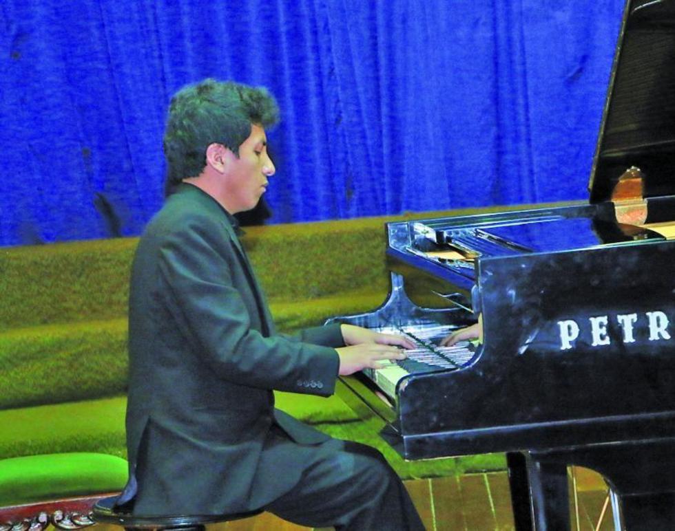Inicia el concurso de canto y piano
