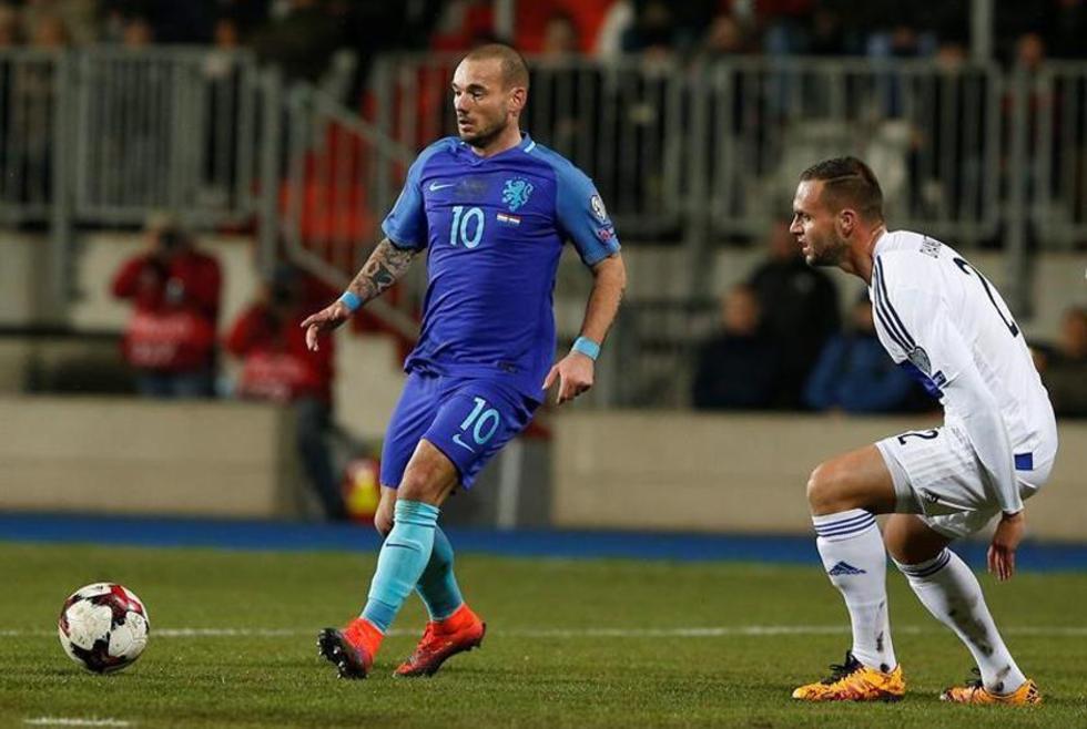 Holanda sudó para vencer a la débil Luxemburgo 