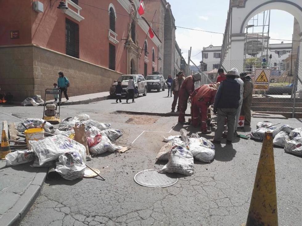 Inician trabajos de bacheos en calles deterioradas de la ciudad