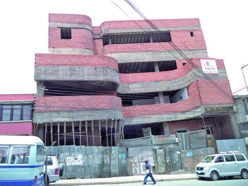 Aplican auditoría a construcción de la clínica de la Caja Petrolera