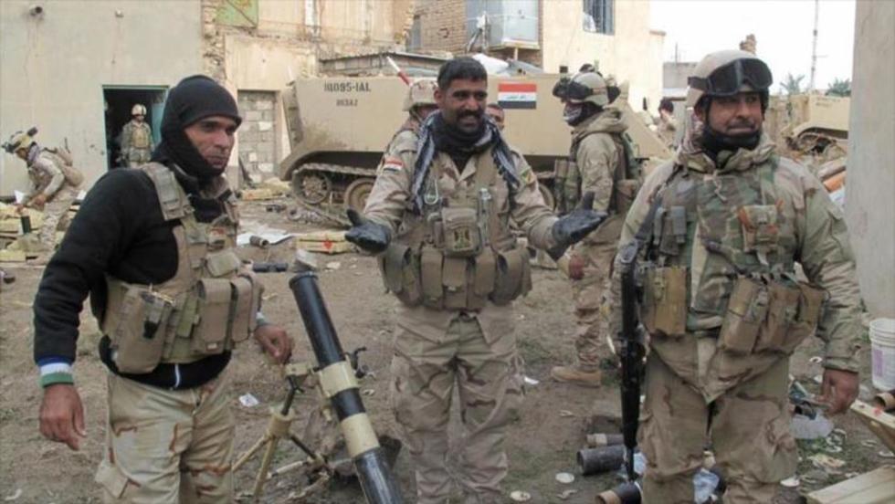 Fuerzas iraquíes hallan un almacén de armas del EI al sureste de Mosul