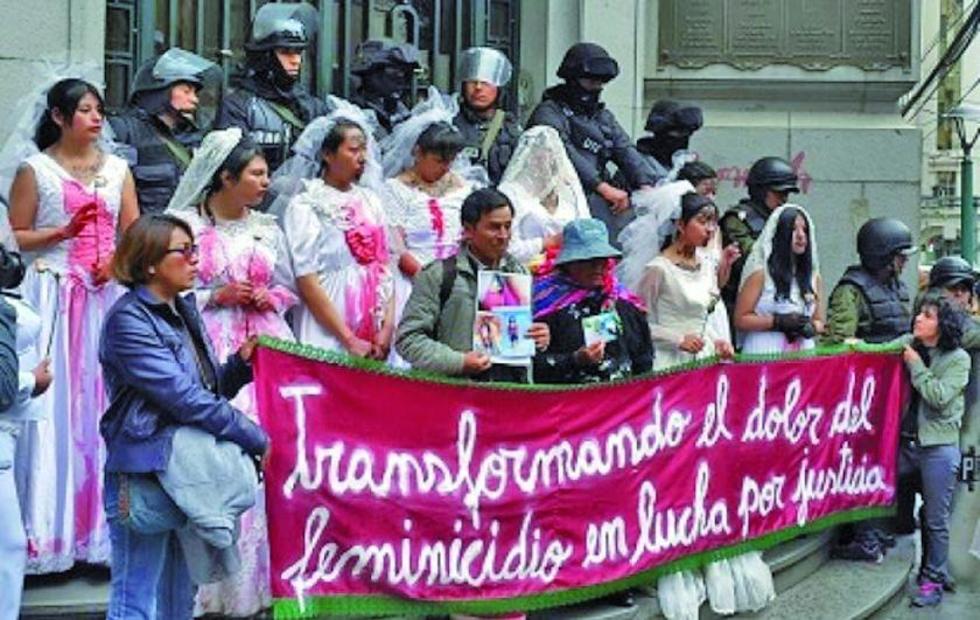 Pintan la fachada de la vicepresidencia por la violencia machista
