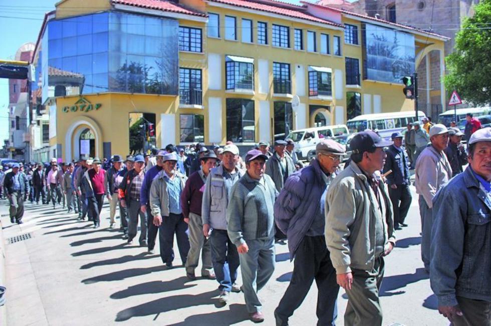 Los jubilados se movilizan contra el seguro universal 