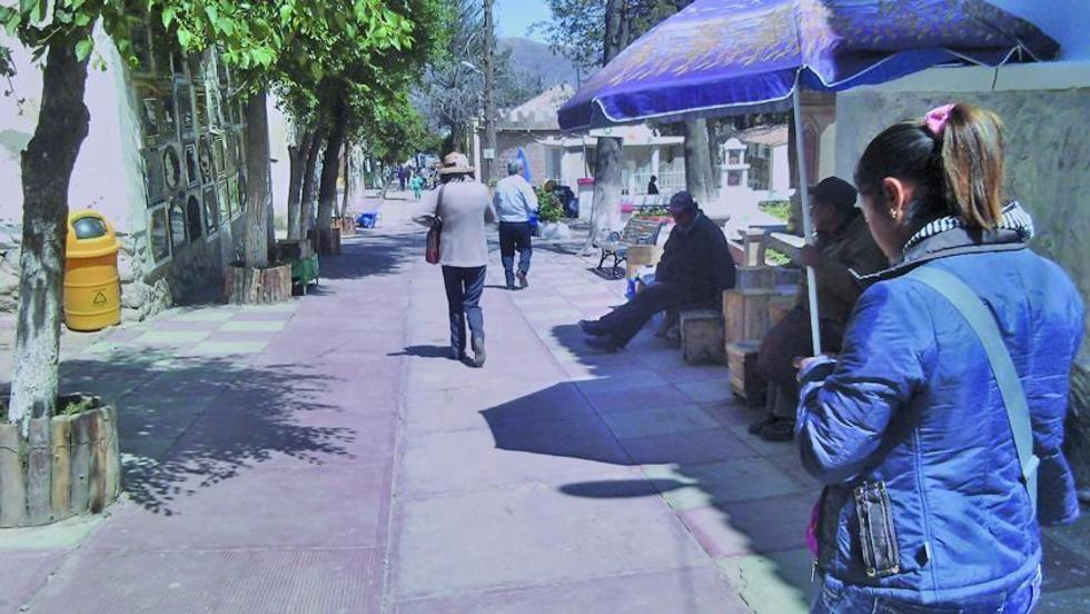 Los baños del cementerio seguirán sin funcionar por falta de presupuesto
