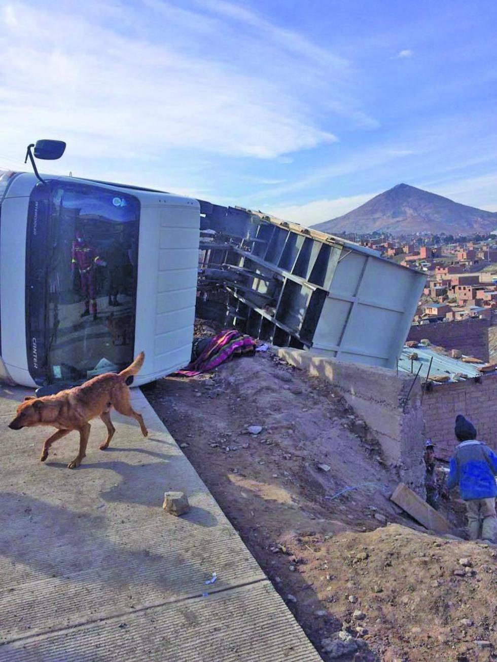 Un volquete mata a dueño  de casa tras ser aplastado