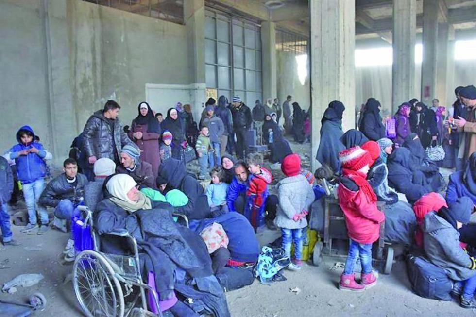 Miles de desplazados llegan a zonas de seguridad en Alepo