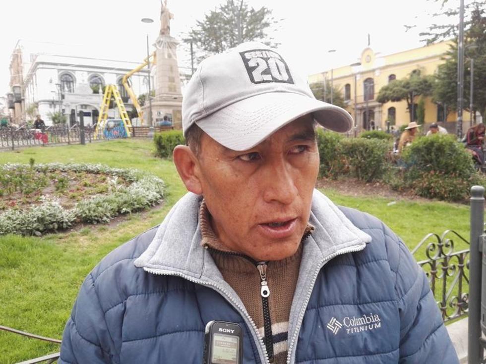 Gusanos empiezan a comer el rostro de un niño quemado