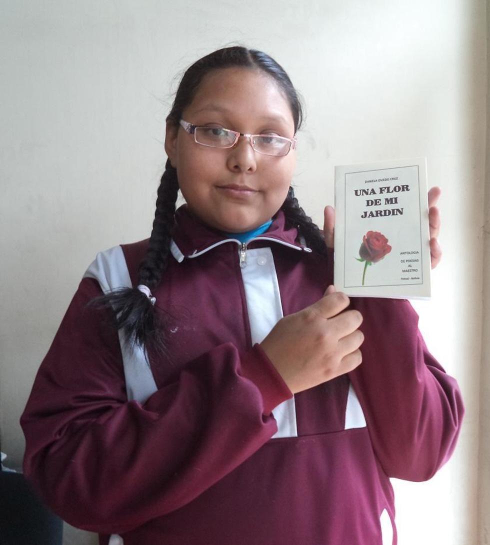 Estudiante publica historia de su colegio en revista