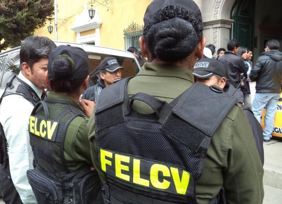 Madre e hijo son agredidos por un hombre iracundo