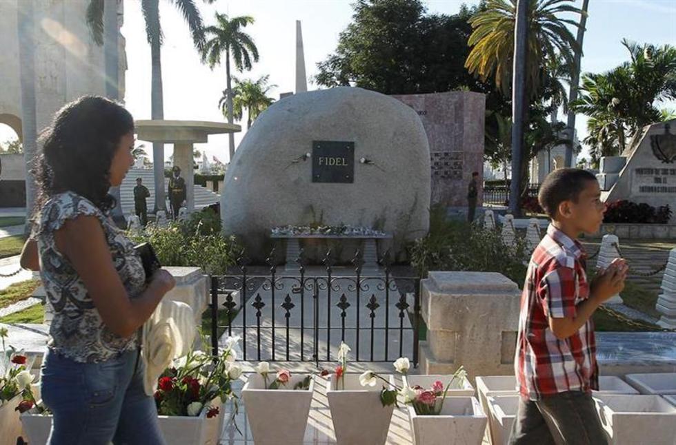 Fidel Castro ya descansa junto a José Martí en Santiago de Cuba