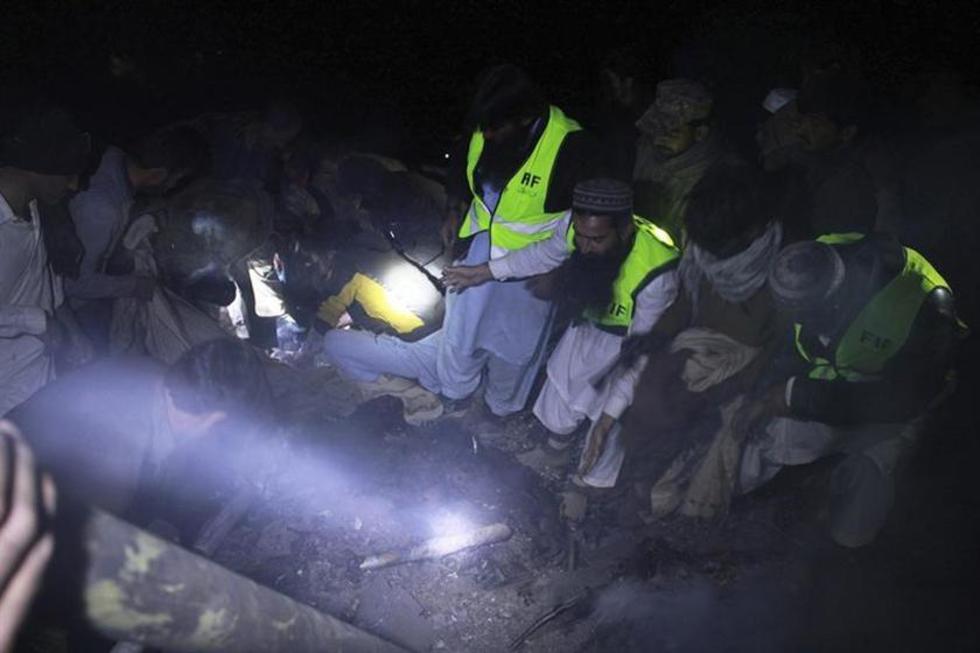 Un avión se estrella en Pakistán y deja 47 personas fallecidas