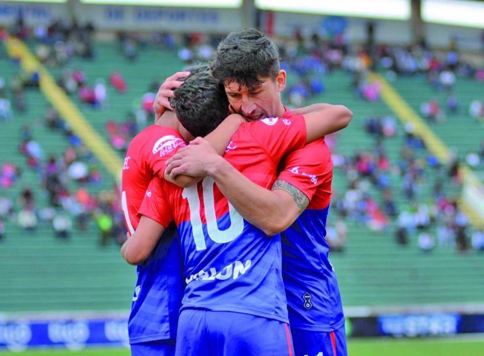 La U golea 4-0 a Oriente Petrolero