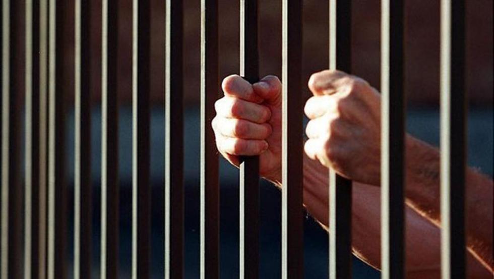 Un policía va a la cárcel de Mocovi acusado de violar a una menor de 12
