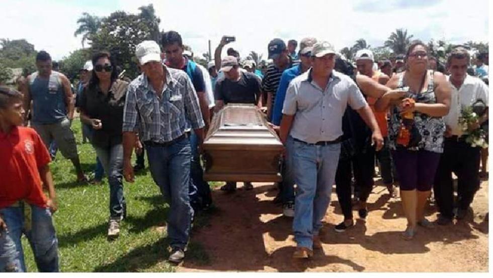 Los restos de Paúl Burton  llegaron a Huacaraje