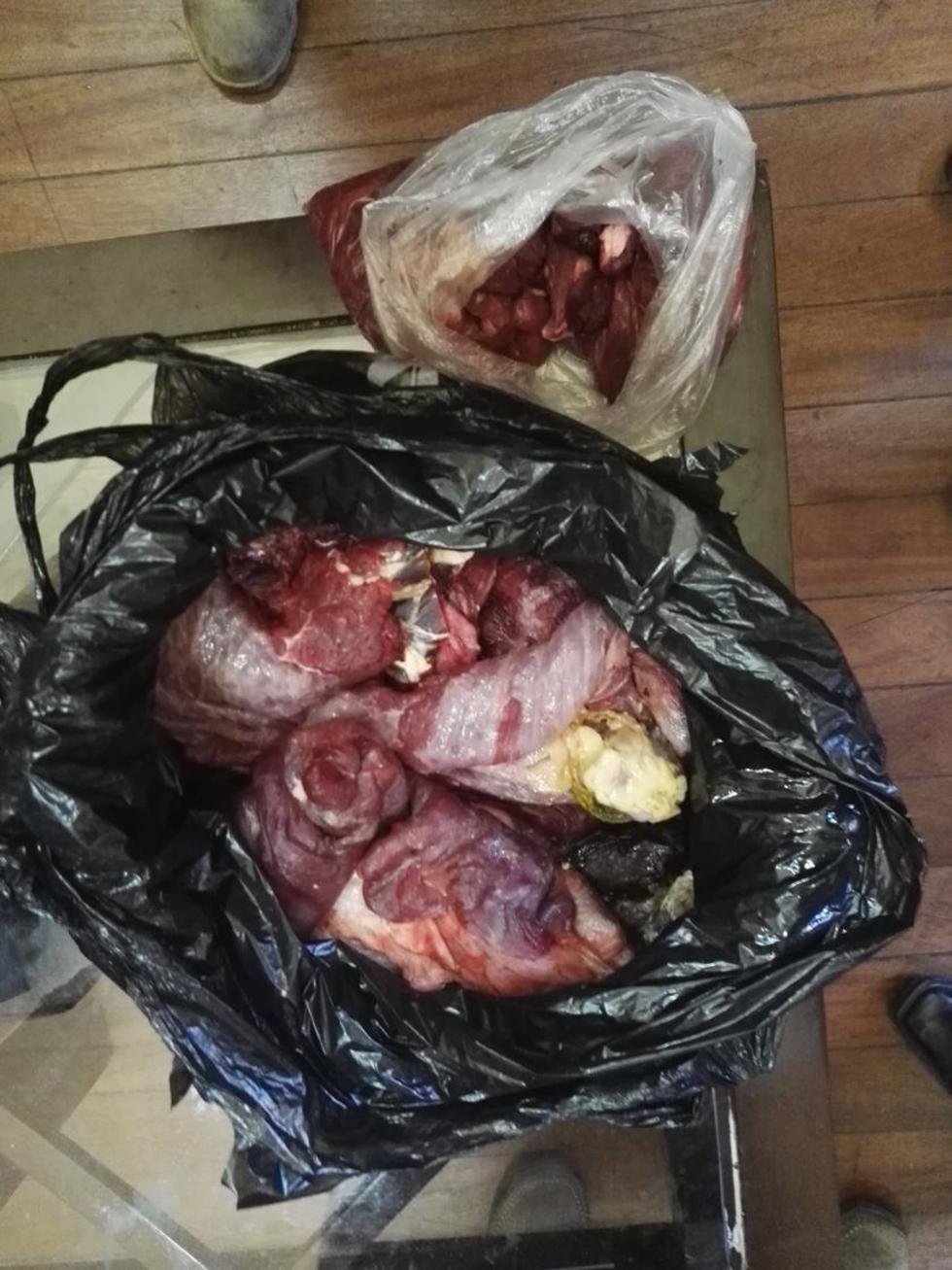 Decomisan carne putrefacta en mercados