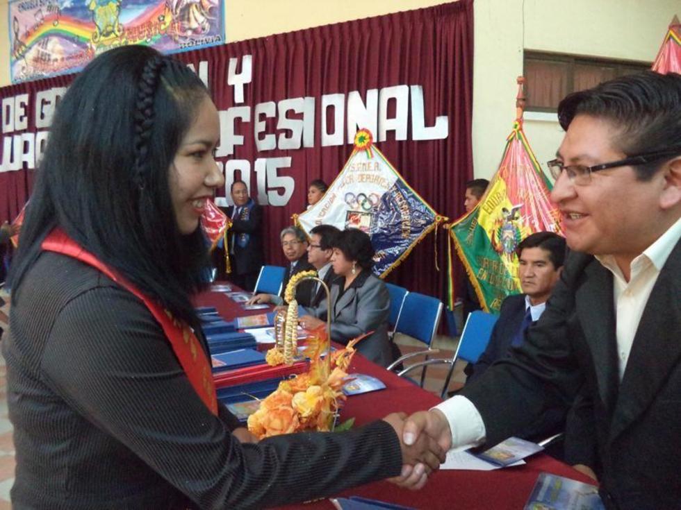 La Esfmea gradúa a una treintena de maestros hoy