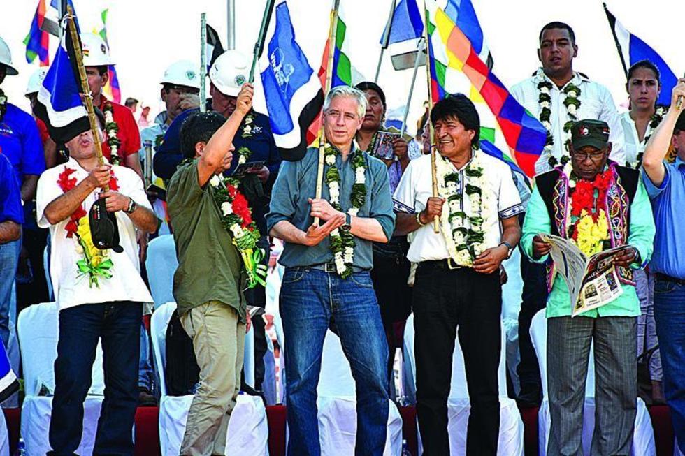 Evo promulga la ley del Día de la Revolución Democrática Cultural