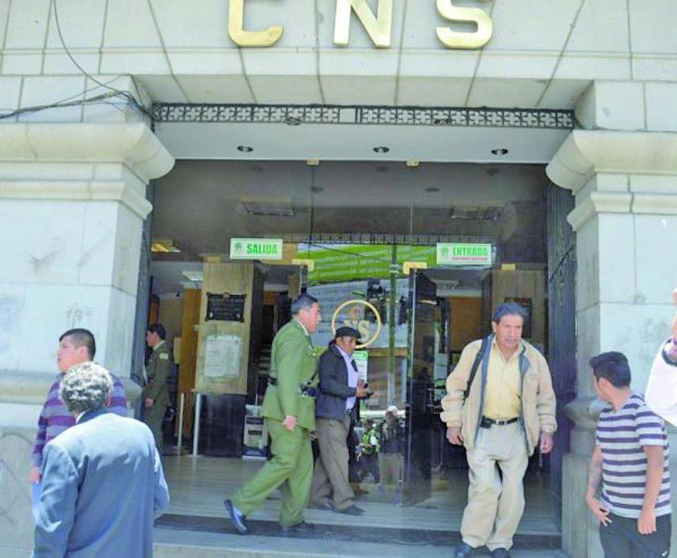 Trabajadores de la CNS llaman a un paro de 48 horas para el 28 y 29