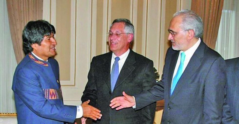 Evo reprocha a Mesa y revela que le da apoyo económico