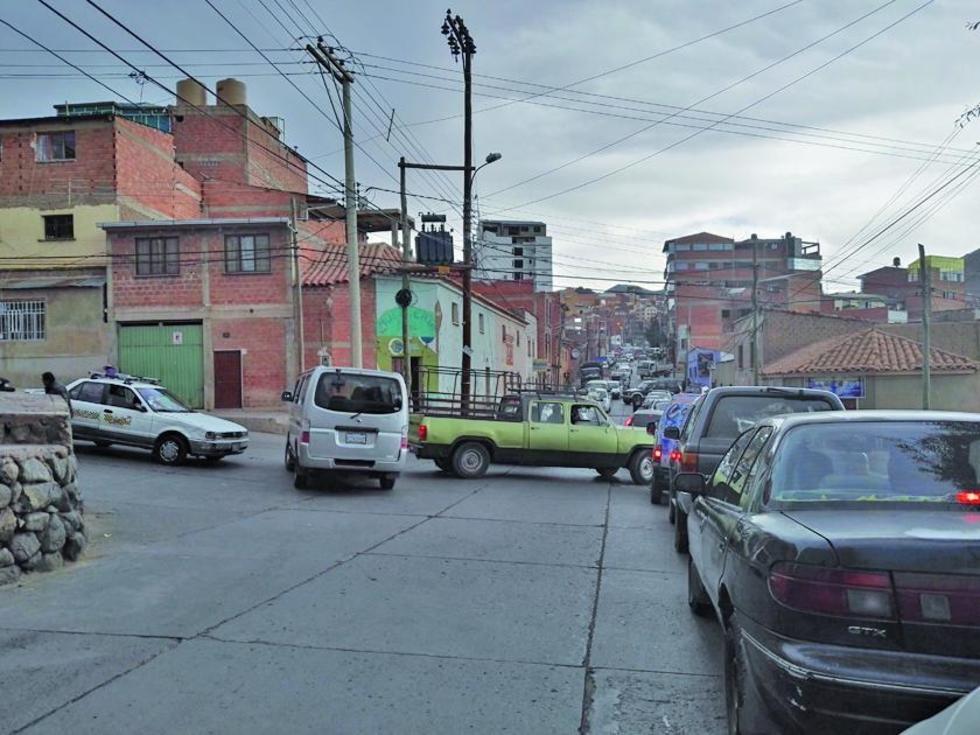 Calles permanecieron ayer con alto tráfico vehicular
