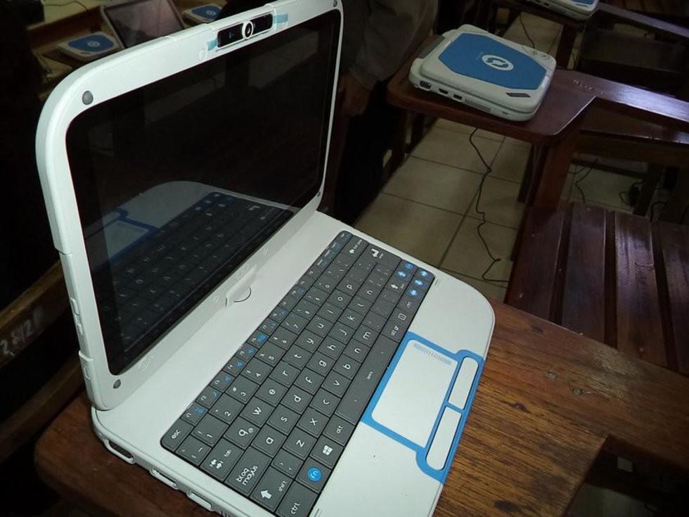 Gestionan el desbloqueo de computadoras estudiantiles en las escuelas