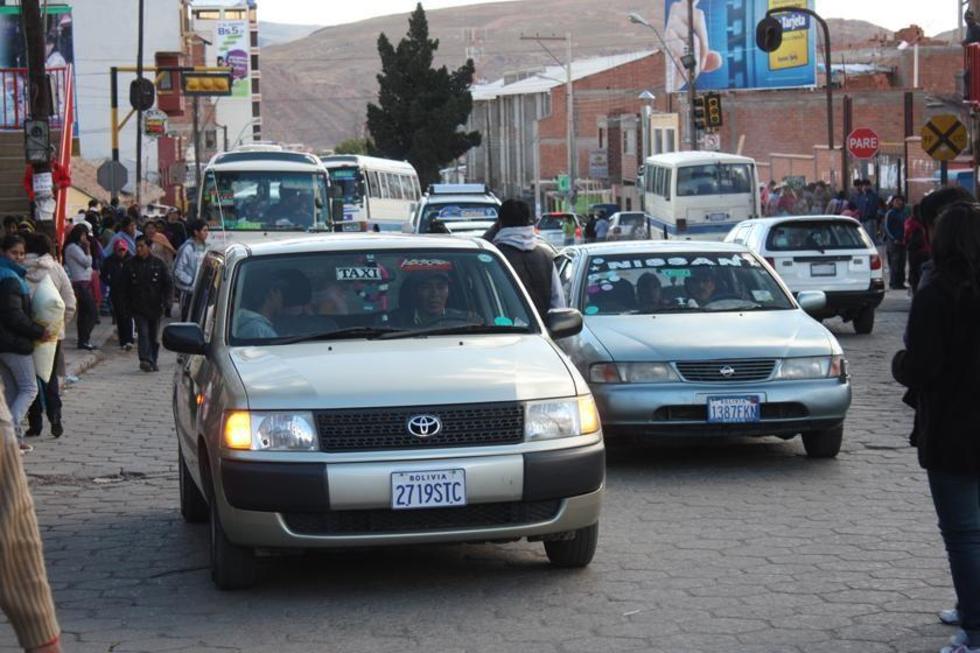 Autos sin roseta ambiental serán sancionados en enero