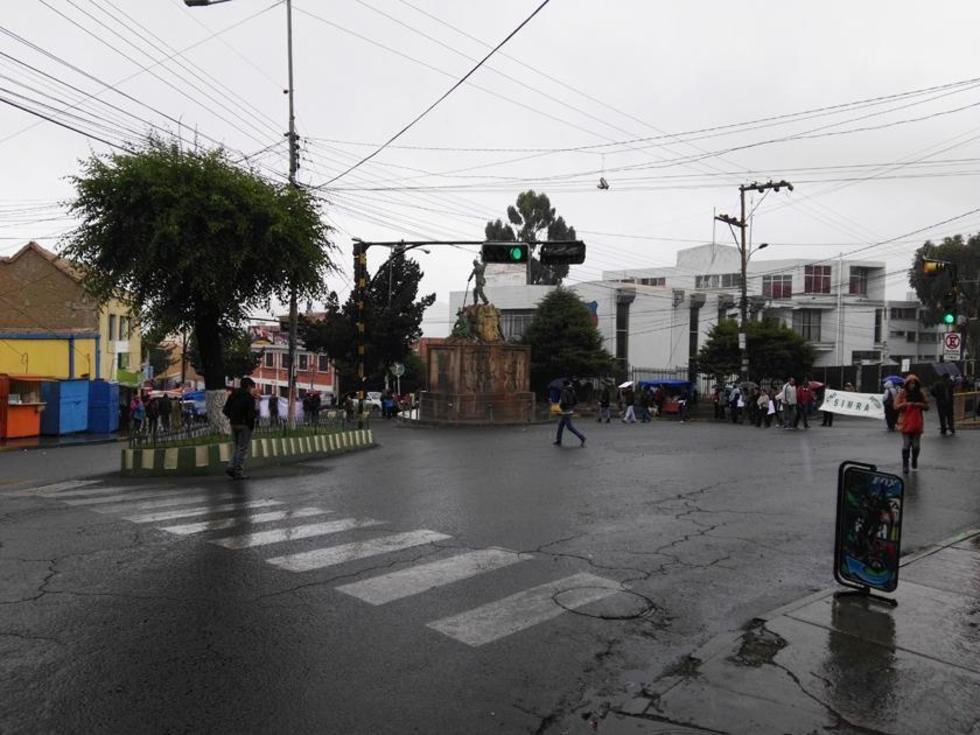 Médicos de la CNS bloquean las calles