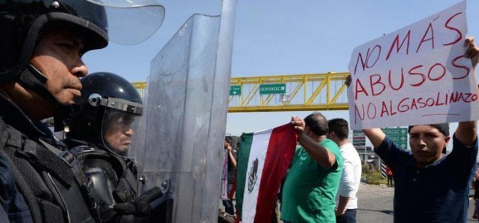 Bloqueos carreteros por el "gasolinazo" conflictúan a  México