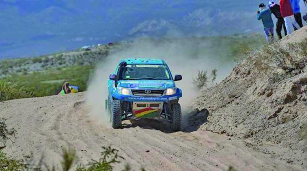 El piloto boliviano Fortunato Maldonado abandona la carrera