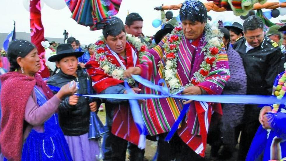 Evo asiste a la entrega de una obra de riego en Chaquí