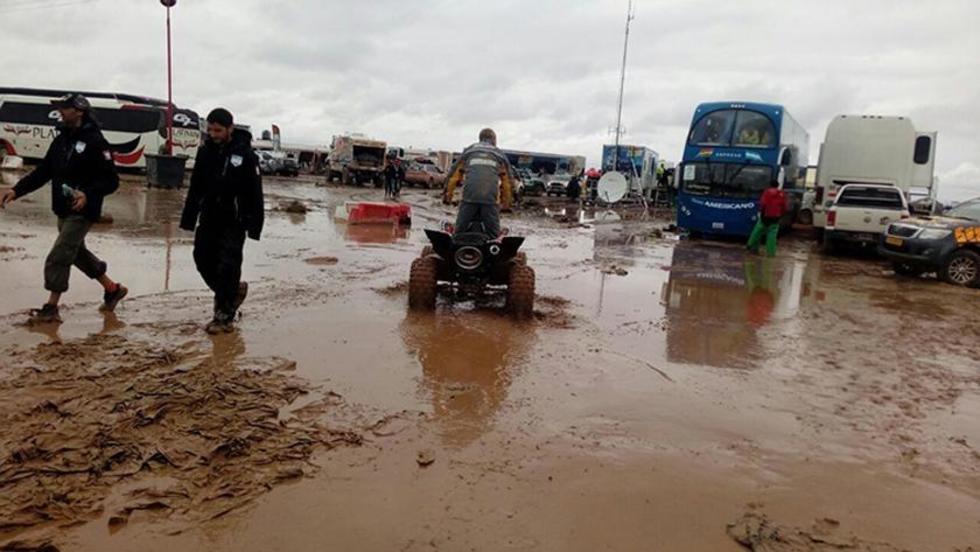 Intensa lluvia deja anegado el campamento en Oruro