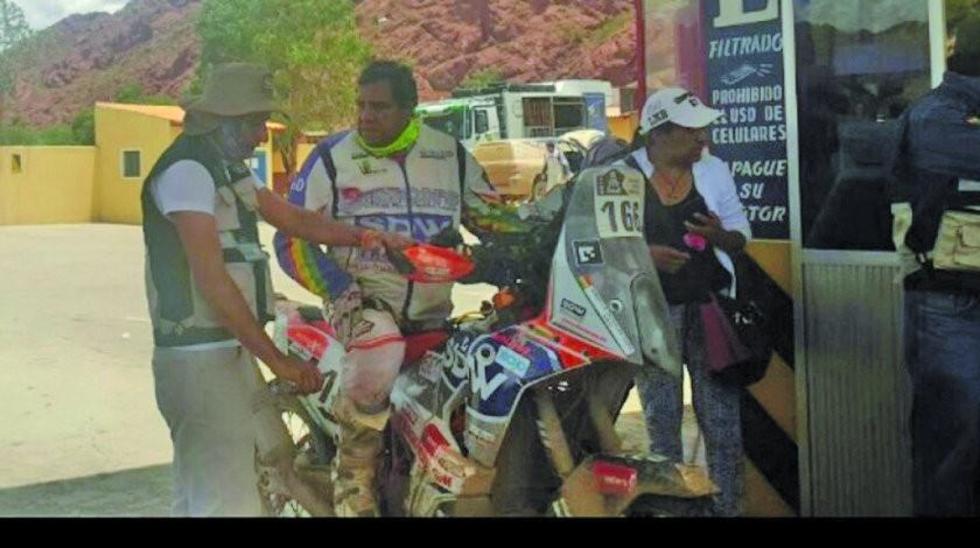 Una fanática le paga el combustible a Danny Nogales