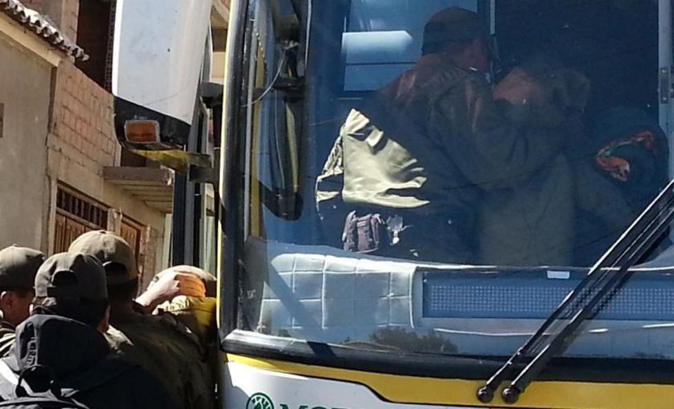 Comunarios toman rehenes a policías en el norte potosino