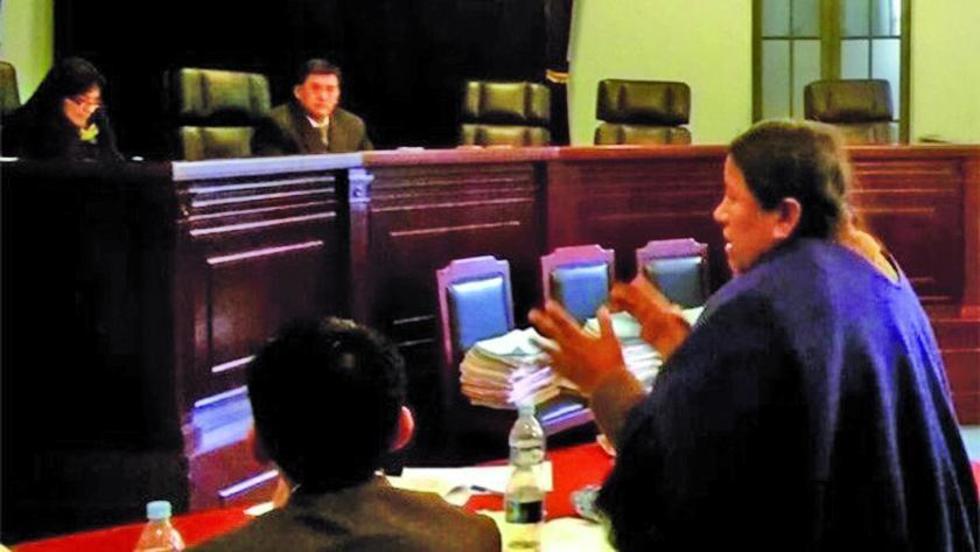 Juez suspende la audiencia por detención de Nemesia Achacollo