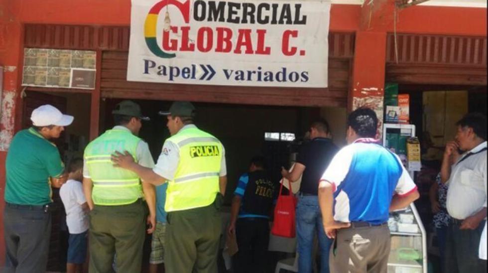 Tres personas van a prisión por violación de un precinto