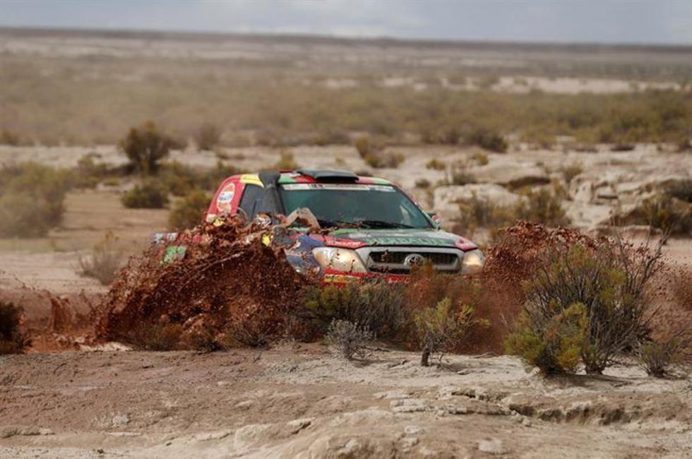 Peredo gana la clase T1-S en un gran estreno en el Dakar