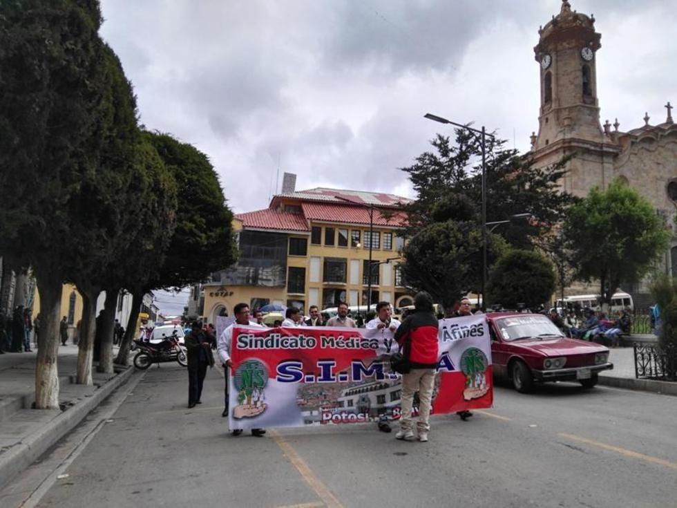 Médicos de la CNS mantienen estado de emergencia 