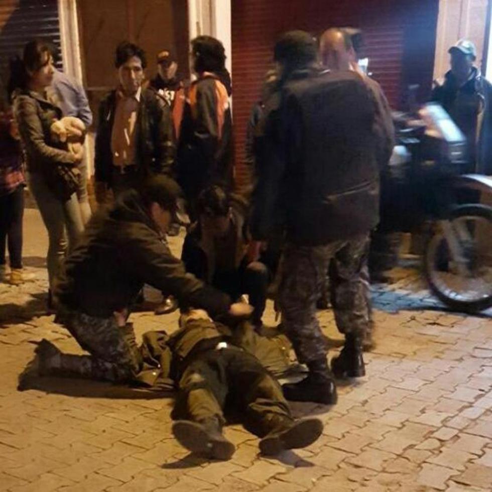 Corre peligro la vida de un efectivo policial baleado