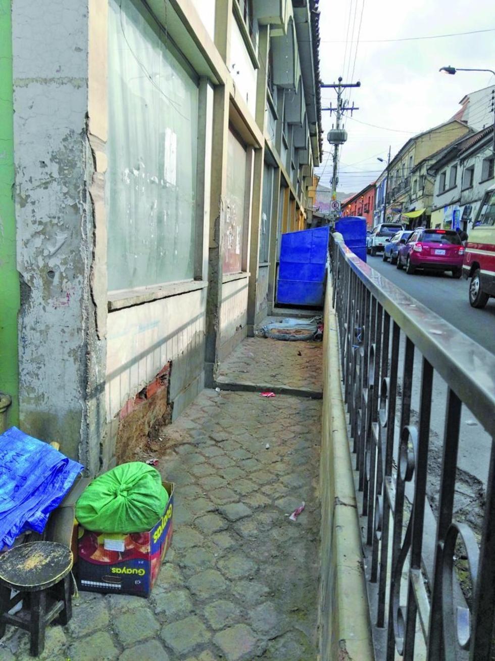 Alquilan área peatonal y no se conoce quien lo autorizó
