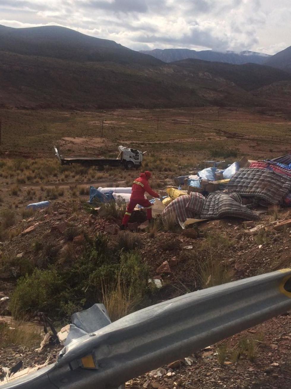 Chofer se duerme y ocasiona accidente de vial en Totora