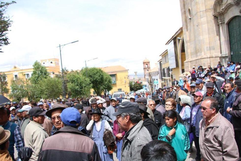 Jubilados anuncian dura lucha contra control de la Caja Nacional de Salud