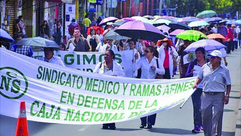Trabajadores de la CNS irán al paro indefinido desde el 24 de enero