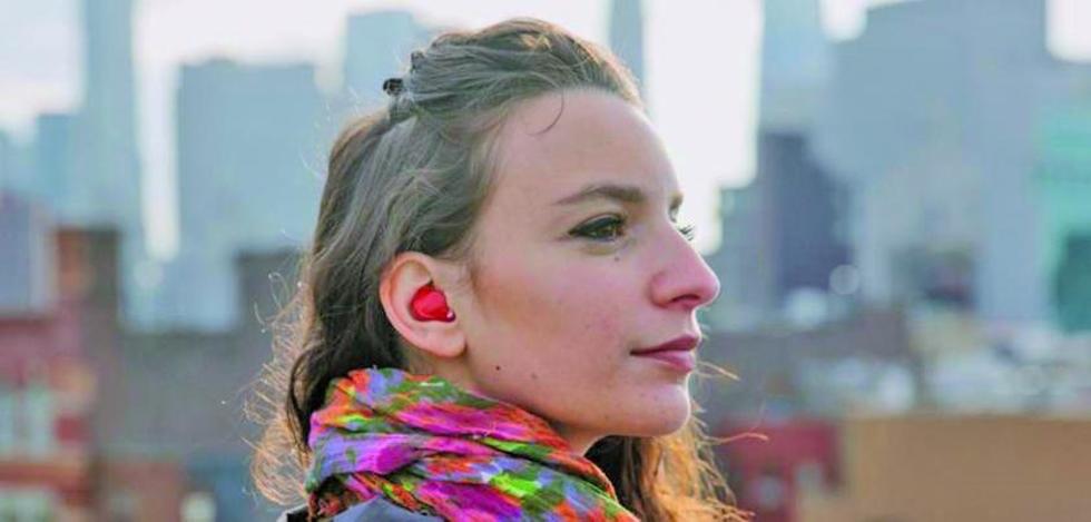 Fabrican un auricular que traduce la conversación