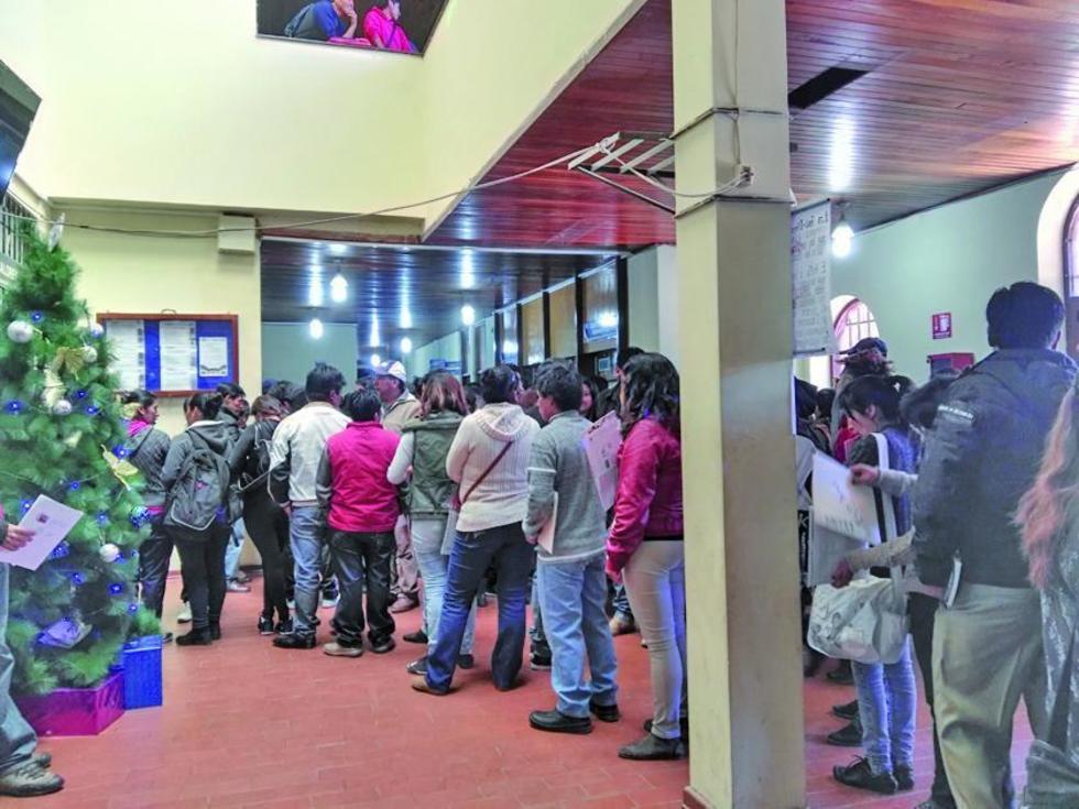 Maestros vigilan el proceso de ingresos a la ciudad
