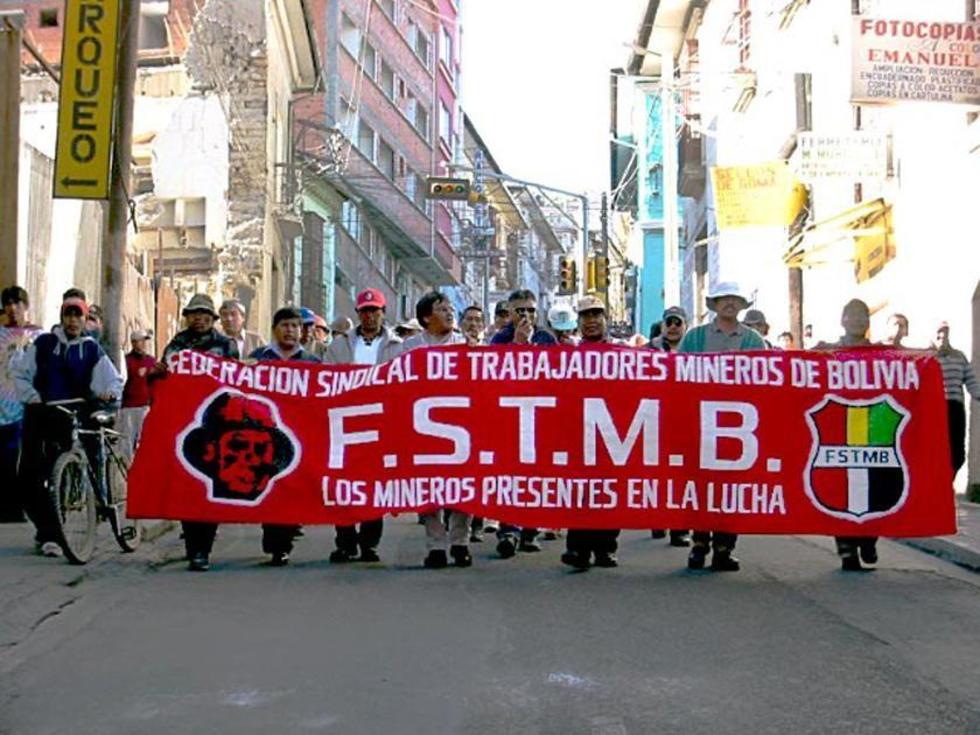 Mineros asalariados denuncian ‘‘logia de médicos’’ en la CNS