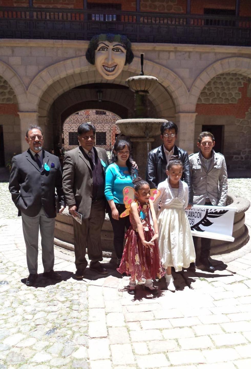 Escritores presentan el libro reto poético Ilusión Líquida