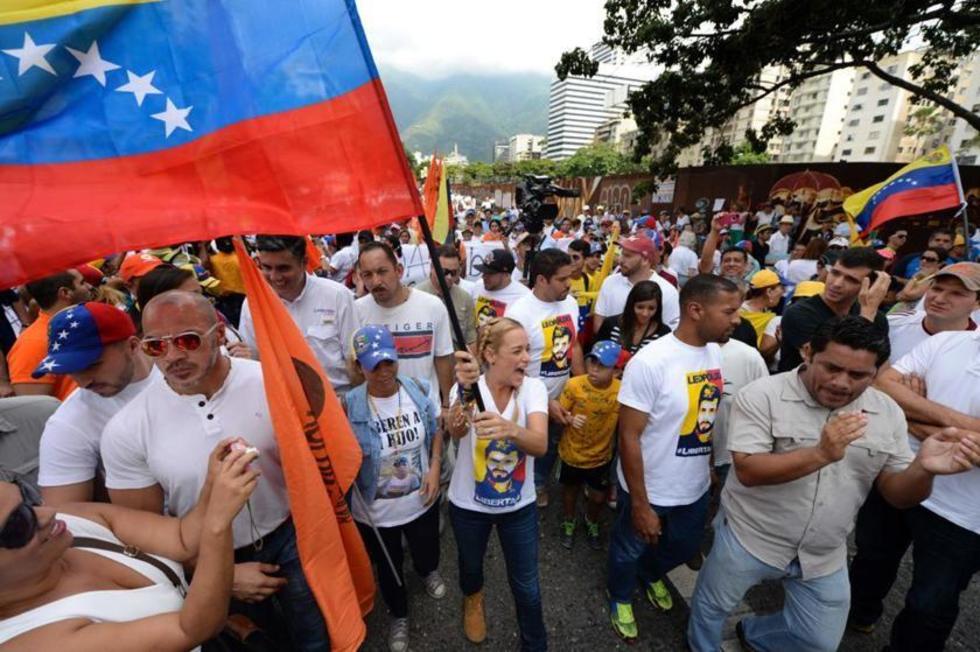 Opositores venezolanos retoman las calles para exigir elecciones