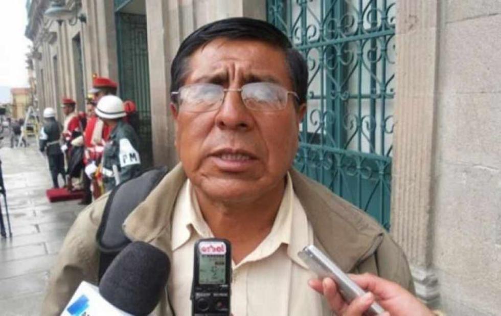 Salida de ministros fuertes de Evo sorprende a la COB