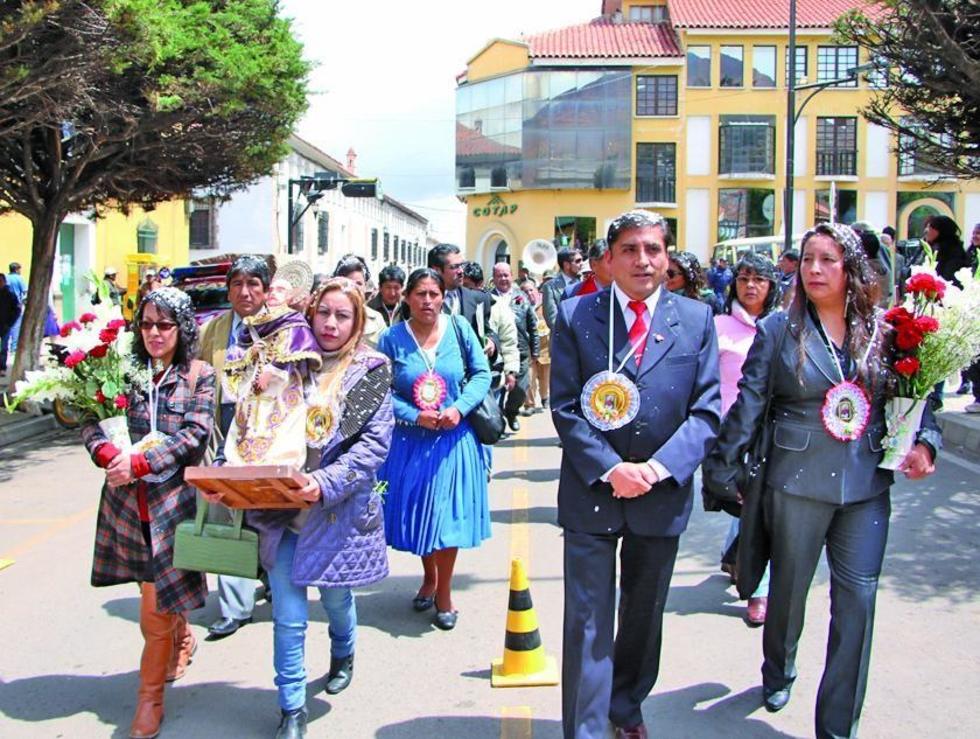 Honran a patrono de los periodistas