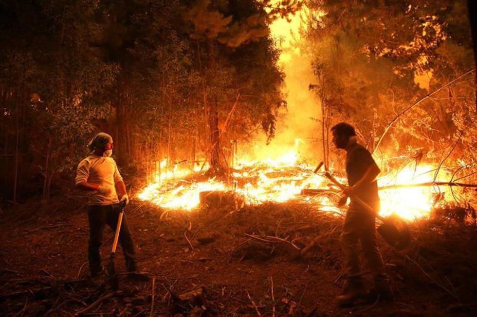 Mueren dos policías chilenos en su intento por apagar incendios